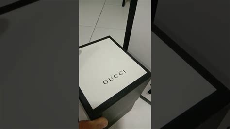 unboxing Gucci watch